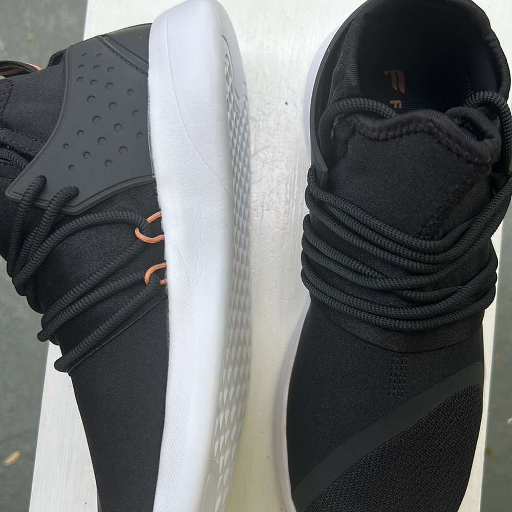 Fabletics Size 8.5 - image 2